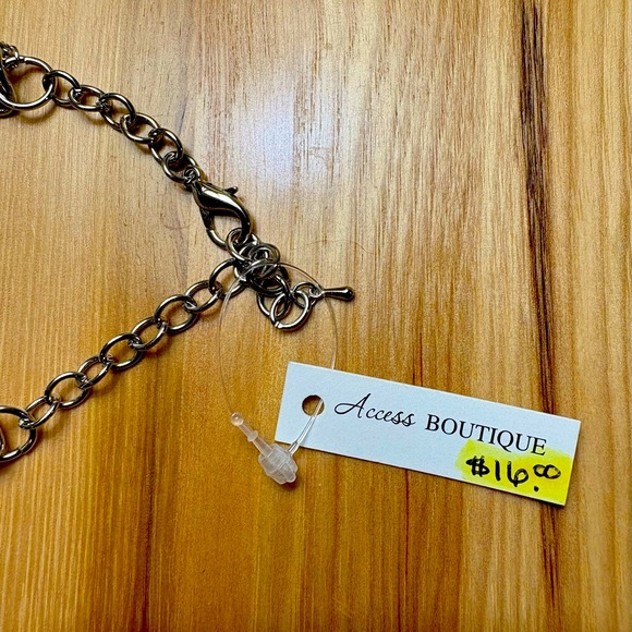 NEW with tags !! Beautiful , Silver, layered necklaces . - Picture 3 of 4